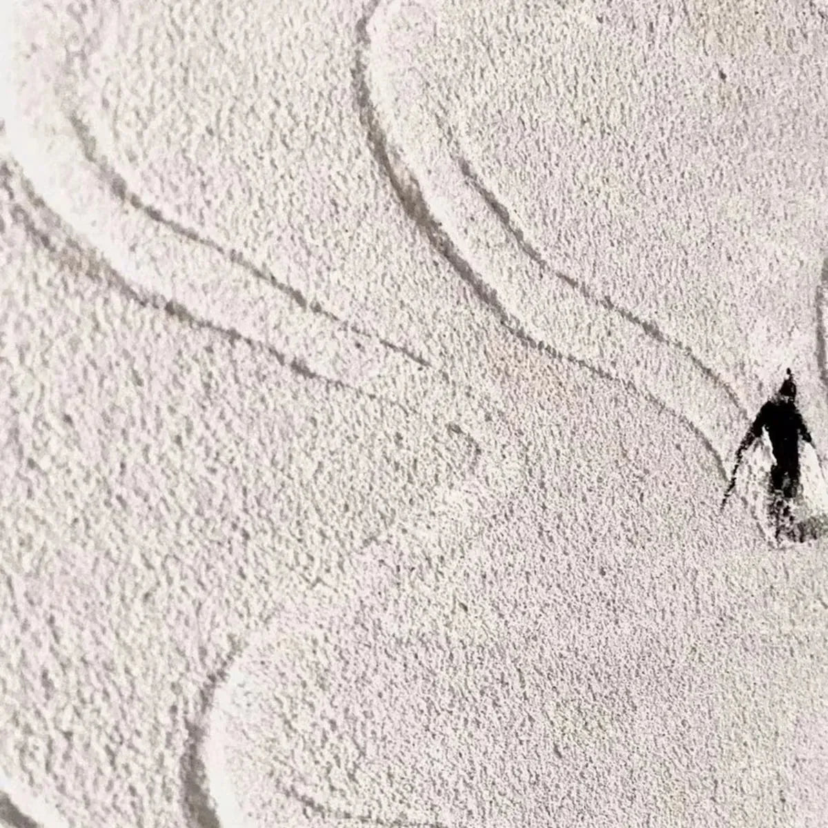 ALPINE SYMPHONY: Minimalist Skiing Scene on Textured Canvas | rectangular format, hand-painted canvas edge